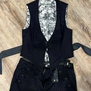 Beth Bowley 2/pc pinstriped suit with back bow 🎀